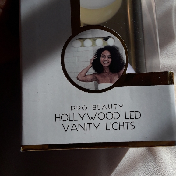 Hollywood LED Light by Urban Butterfly - Picture 5 of 7